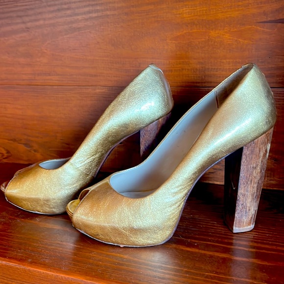 ALDO Gold Platform Heel. Real Leather. Size 7. GUC - Picture 2 of 7